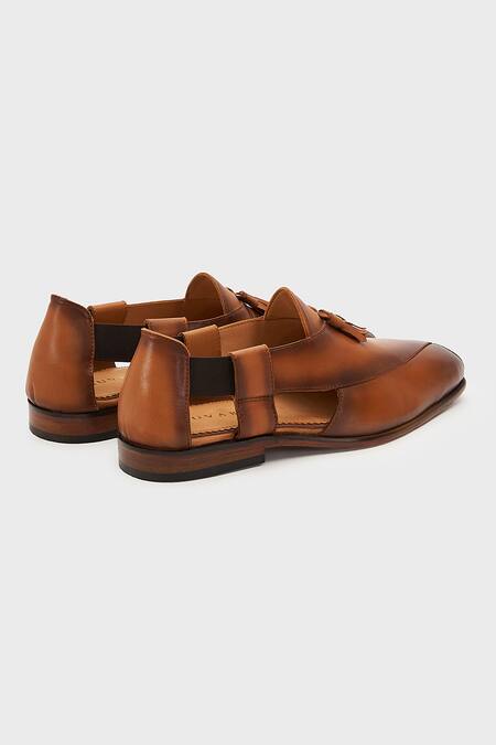 Nauvab Brown Shaded Peashauri Leather Sandals Online at Aza Fashions Nauvab_Brown Shaded Peashauri Leather Sandals _Online_at_Aza_Fashions