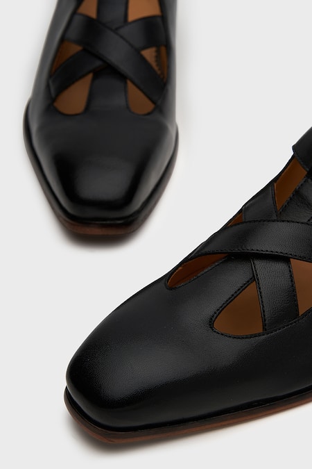Nauvab_Black Plain Samrat Leather Sandals _at_Aza_Fashions