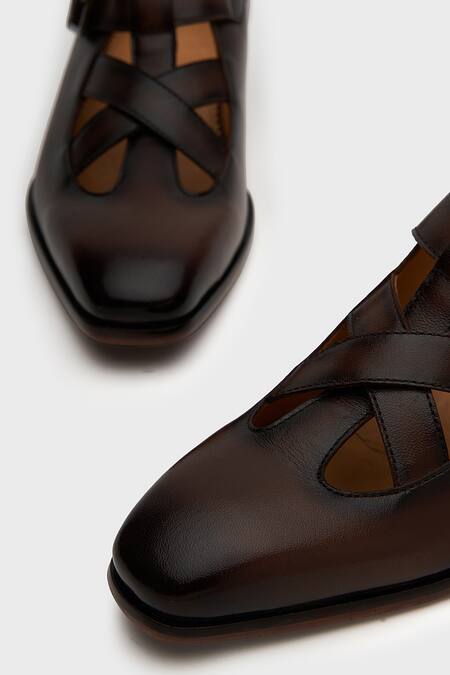 Shop Nauvab Brown Plain Samrat Interwoven Sandals Online at Aza Fashions Shop_Nauvab_Brown Plain Samrat Interwoven Sandals _Online_at_Aza_Fashions