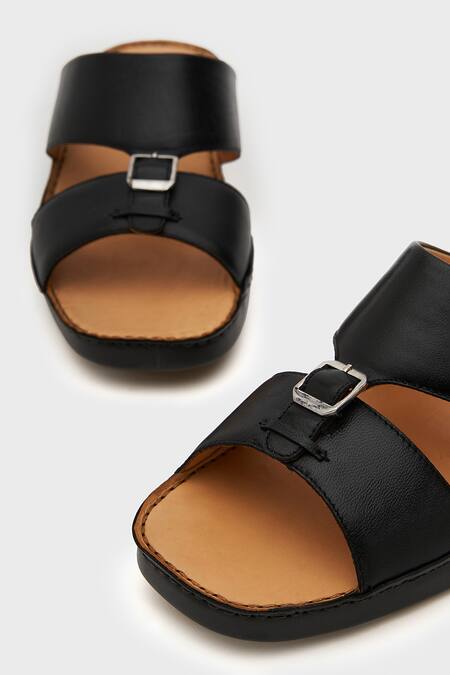 Shop Nauvab Black Plain Arba Baksua Sandals Online at Aza Fashions Shop_Nauvab_Black Plain Arba Baksua Sandals _Online_at_Aza_Fashions