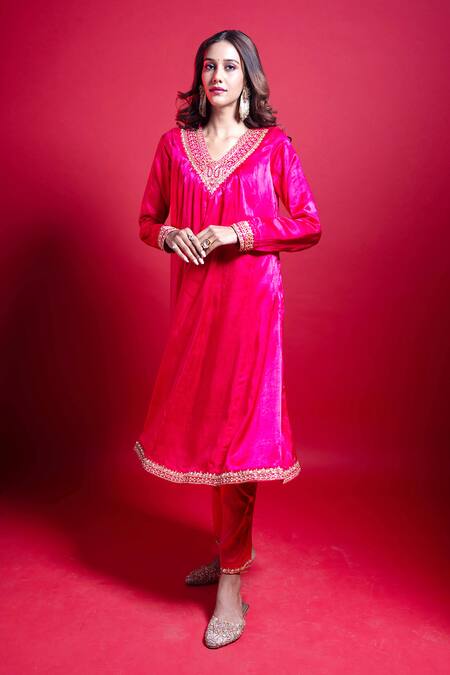 Aavya Paisley Embroidered Kurta Pant Set 