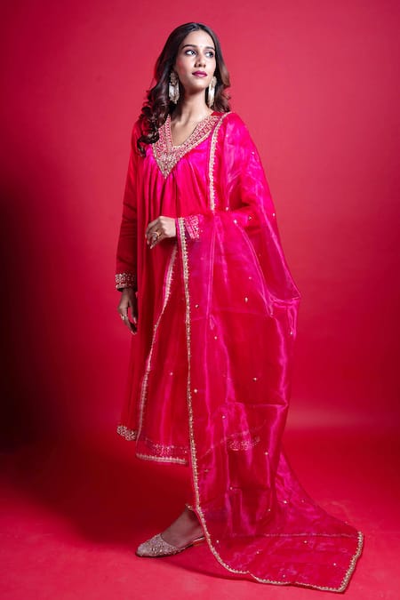 Aavya_Pink Gingham, Silk Embroidery V-neck Paisley Kurta Pant Set _at_Aza_Fashions