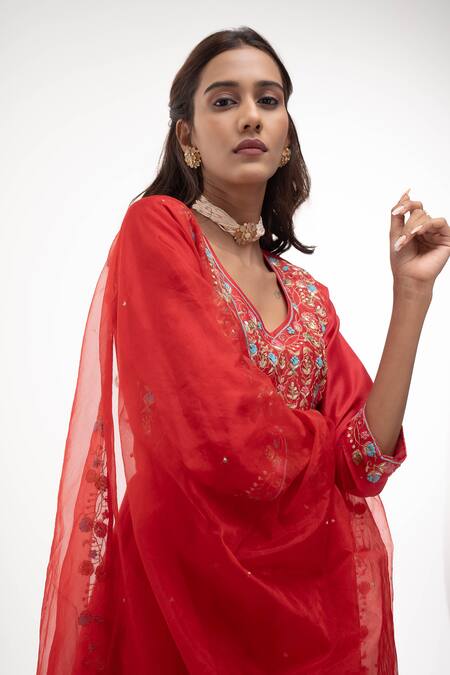 Buy_Aavya_Red Chanderi Embroidery Keyhole Neck Gathered Kurta Balloon Pant Set _Online_at_Aza_Fashions