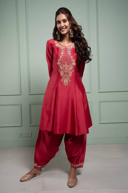 Aavya_Red Chanderi Embroidery Round Neck Crest Yoke Kurta Set _at_Aza_Fashions