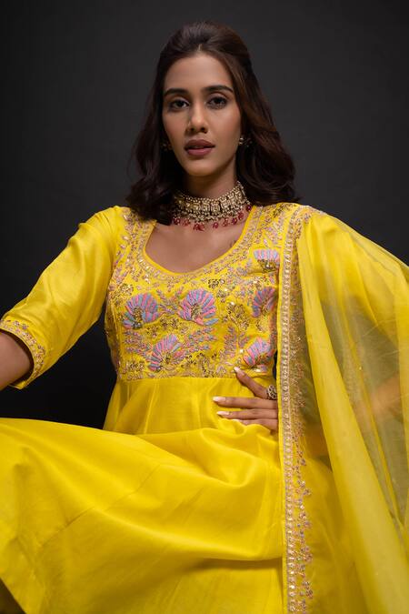 Aavya_Yellow Chanderi Embroidery Round Neck Bahar Kurta Set _at_Aza_Fashions