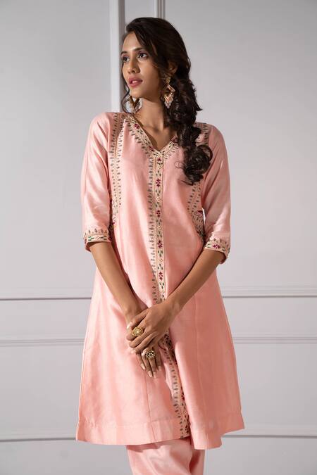 Aavya_Peach Chanderi Embroidery V-neck Vine Kurta Set _Online_at_Aza_Fashions