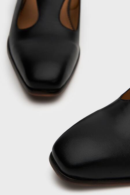 Shop Nauvab Black Plain Leather Cut-out Sandals Online at Aza Fashions Shop_Nauvab_Black Plain Leather Cut-out Sandals _Online_at_Aza_Fashions