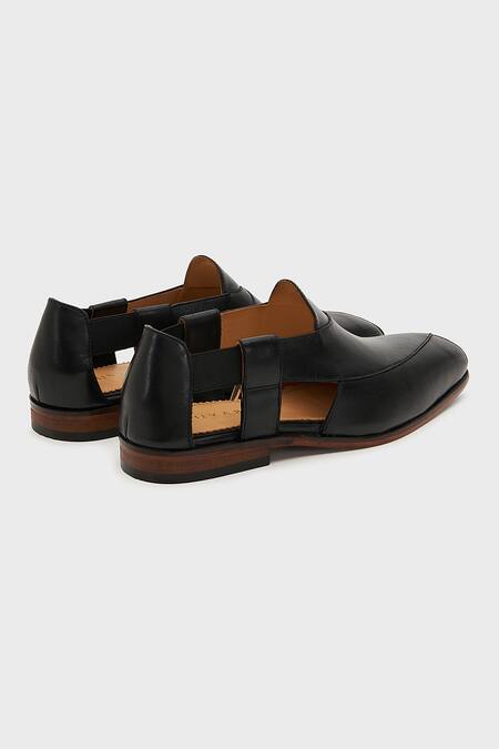 Buy_Nauvab_Black Plain Peashauri Cut-out Sandals _Online_at_Aza_Fashions