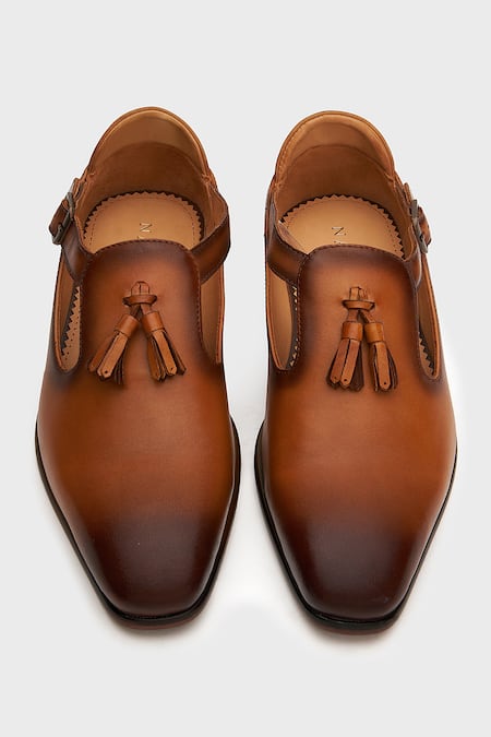 Nauvab Bagh Buckle Detail Leather Shoes 