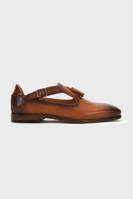 Nauvab Brown Plain Bagh Buckle Detail Leather Shoes Online at Aza Fashions Nauvab_Brown Plain Bagh Buckle Detail Leather Shoes _Online_at_Aza_Fashions