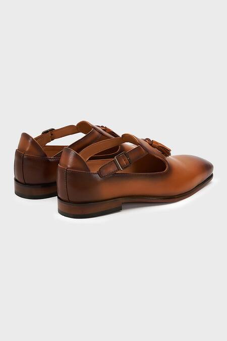 Buy Nauvab Brown Plain Bagh Buckle Detail Leather Shoes Online at Aza Fashions Buy_Nauvab_Brown Plain Bagh Buckle Detail Leather Shoes _Online_at_Aza_Fashions