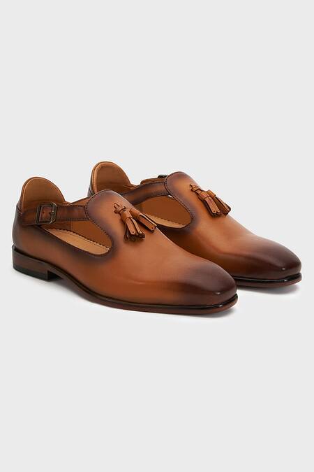 Shop Nauvab Brown Plain Bagh Buckle Detail Leather Shoes Online at Aza Fashions Shop_Nauvab_Brown Plain Bagh Buckle Detail Leather Shoes _Online_at_Aza_Fashions