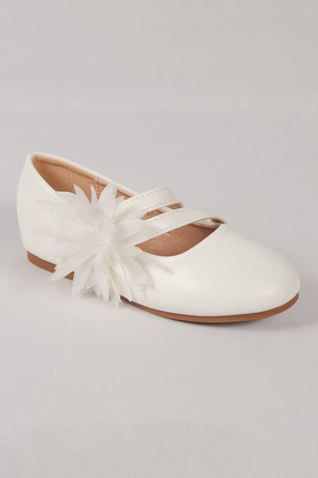 Buy_Ninobello_White Fabric Flowers Floral Applique Bellies _Online_at_Aza_Fashions