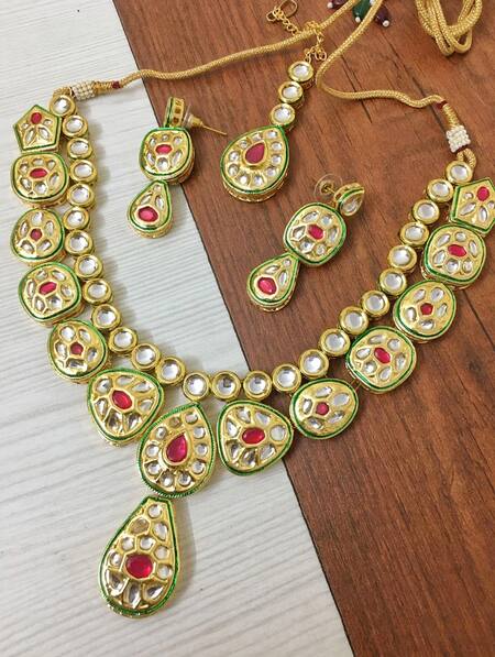 The House Of Aqua Kundan Floral Motif Necklace Set 