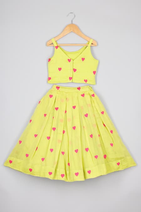 Shop P & S CO Green Chanderi, Taffeta Beads Scoop Neck Heart Lehenga Set at Aza Fashions Shop_P & S CO_Green Chanderi, Taffeta Beads Scoop Neck Heart Lehenga Set _at_Aza_Fashions