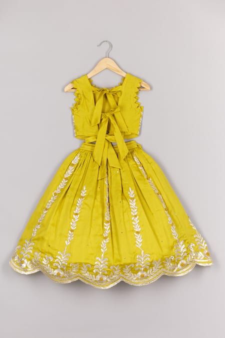 Shop P & S CO Green Chanderi, Linen, Cotton Gota Patti, Embroidery Flora Lehenga Set at Aza Fashions Shop_P & S CO_Green Chanderi, Linen, Cotton Gota Patti, Embroidery Flora Lehenga Set _at_Aza_Fashions