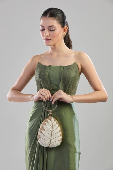 Buy Nazaakat By Samara Singh White Crystals, Beads Leaf Pattern Clutch Buy_Nazaakat By Samara Singh_White Crystals, Beads Leaf Pattern Clutch