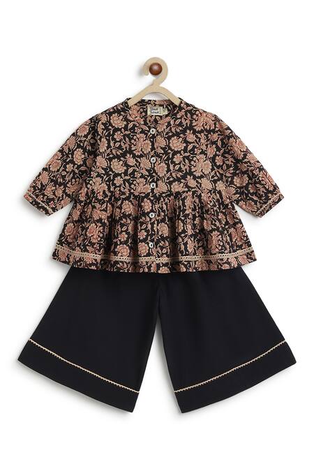 Tiber Taber Black Cotton Floral Print Top And Culottes Set Online at Aza Fashions Tiber Taber_Black Cotton Floral Print Top And Culottes Set _Online_at_Aza_Fashions