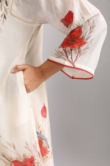 Trendy Tokari_Ivory Silk, Chanderi Embroidery V-neck Floral Bird Print Kurta And Pant Set _at_Aza_Fashions