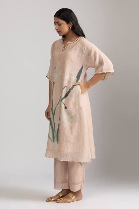 Trendy Tokari Peach Silk, Chanderi Embroidery, Sequins Split Flower Printed Kurta And Pant Set at Aza Fashions Trendy Tokari_Peach Silk, Chanderi Embroidery, Sequins Split Flower Printed Kurta And Pant Set _at_Aza_Fashions