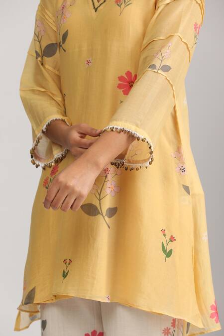 Trendy Tokari_Yellow Silk, Chanderi Sequins, Embroidery V-neck Garden Print Kurta And Pant Set _Online_at_Aza_Fashions