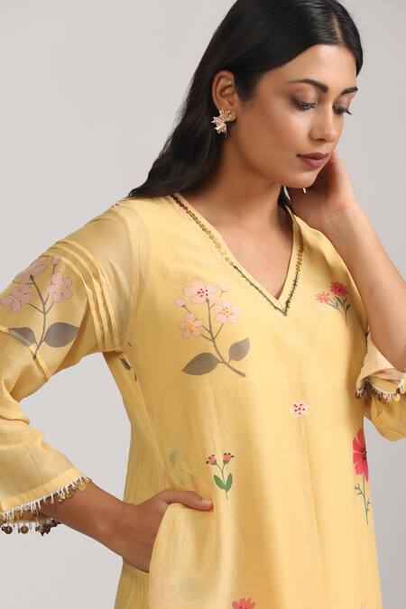 Buy_Trendy Tokari_Yellow Silk, Chanderi Sequins, Embroidery V-neck Garden Print Kurta And Pant Set 