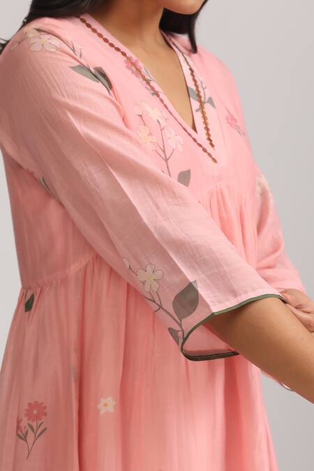 Buy_Trendy Tokari_Pink Silk, Chanderi Embroidery, Sequins V-neck Floral A-line Kurta Set 