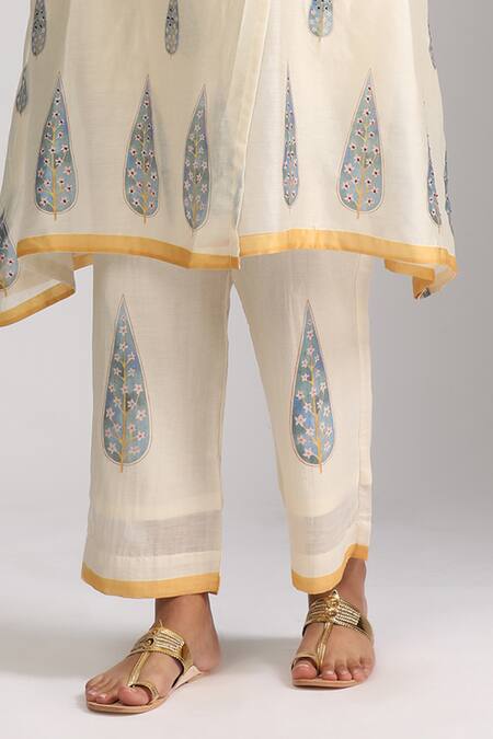 Buy Trendy Tokari Ivory Silk, Chanderi Embroidery, Sequins V-neck Floral Leaf Kurta Set Online at Aza Fashions Buy_Trendy Tokari_Ivory Silk, Chanderi Embroidery, Sequins V-neck Floral Leaf Kurta Set _Online_at_Aza_Fashions