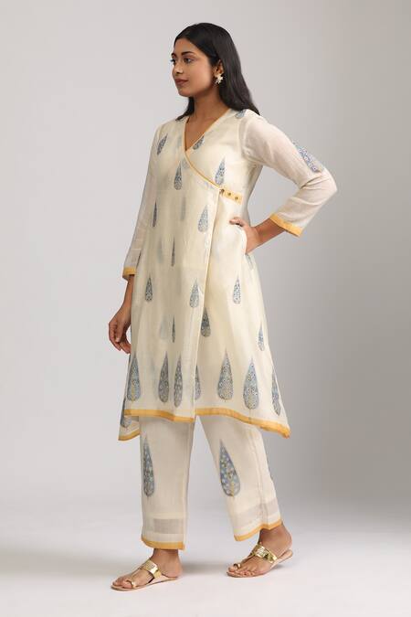 Trendy Tokari_Ivory Silk, Chanderi Embroidery, Sequins V-neck Floral Leaf Kurta Set _at_Aza_Fashions
