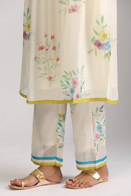Trendy Tokari_Ivory Silk, Chanderi Sequins, Embroidery V-neck Bloom Print Kurta Set _at_Aza_Fashions