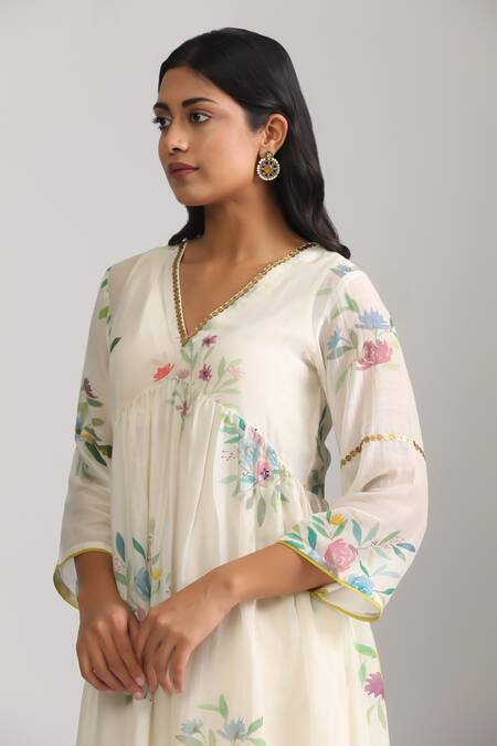Buy_Trendy Tokari_Ivory Silk, Chanderi Sequins, Embroidery V-neck Bloom Print Kurta Set 