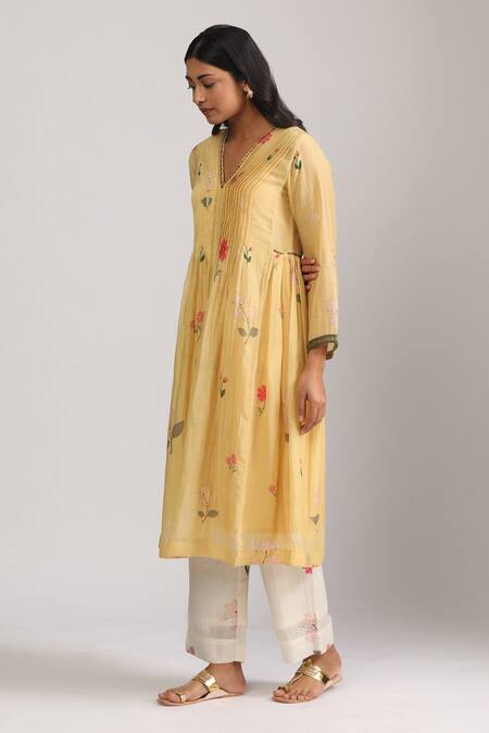 Trendy Tokari_Yellow Silk, Chanderi Embroidery, Sequins V-neck Floral Kurta Set _Online_at_Aza_Fashions