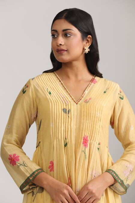 Shop_Trendy Tokari_Yellow Silk, Chanderi Embroidery, Sequins V-neck Floral Kurta Set _Online_at_Aza_Fashions