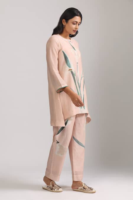 Trendy Tokari_Peach Silk, Chanderi Embroidery, Sequins Round Neck Floral Kurta And Pant Set _Online_at_Aza_Fashions