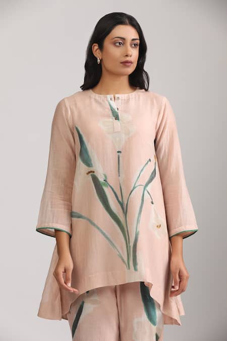 Trendy Tokari_Peach Silk, Chanderi Embroidery, Sequins Round Neck Floral Kurta And Pant Set _at_Aza_Fashions