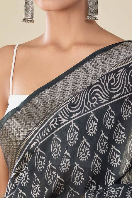 Buy Naintara Bajaj Black Viscose Abstract Motif Handblock Print Saree Buy_Naintara Bajaj_Black Viscose Abstract Motif Handblock Print Saree