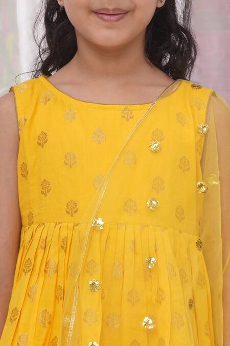 Little Bansi Yellow Cotton Embroidery, Sequins, Zari Floral Kurta Set Online at Aza Fashions Little Bansi_Yellow Cotton Embroidery, Sequins, Zari Floral Kurta Set _Online_at_Aza_Fashions