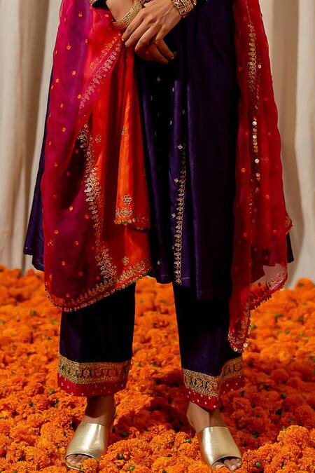 Buy_Pooja-Keyur_Purple Silk Embroidery V-neck Bandhej Anarkali With Pant 