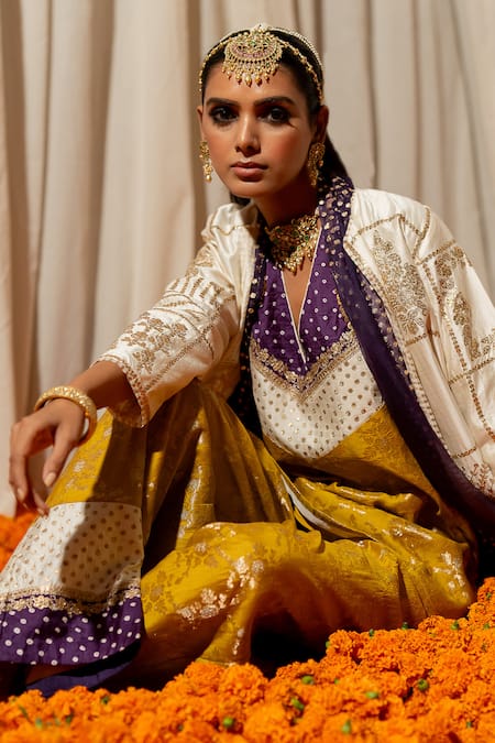 Buy_Pooja-Keyur_Purple Organza Embroidery Aari Dupatta _Online_at_Aza_Fashions