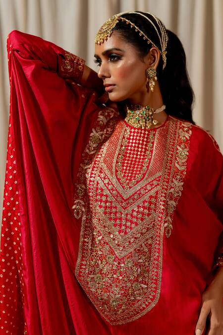 Buy_Pooja-Keyur_Red Silk Embroidery, Sequins Round Neck And Kaftan Set 