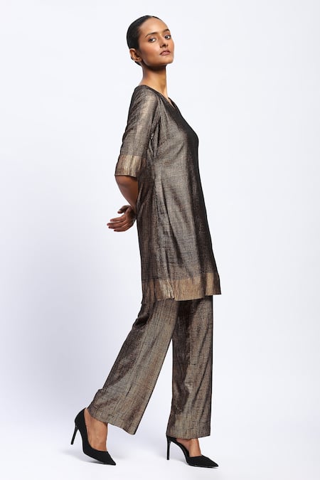 Buy Abraham And Thakore Gold Georgette V-neck Foli Embroidered Lines Tunic Online at Aza Fashions Buy_Abraham And Thakore_Gold Georgette V-neck Foli Embroidered Lines Tunic_Online_at_Aza_Fashions