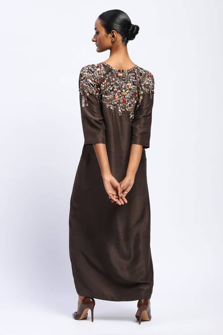 Shop Abraham And Thakore Brown Silk Sequins Round Neck Mosaic Embellished Kaftan at Aza Fashions Shop_Abraham And Thakore_Brown Silk Sequins Round Neck Mosaic Embellished Kaftan_at_Aza_Fashions