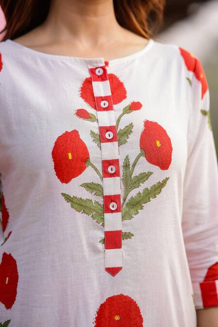 Shop_Gulaal_White Cotton Round Neck Floral Hand Print Kurta Set 