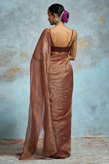 Shop Dressfolk Maroon Tissue Sindoori Crinkled Handloom Saree With Running Blouse at Aza Fashions Shop_Dressfolk_Maroon Tissue Sindoori Crinkled Handloom Saree With Running Blouse _at_Aza_Fashions