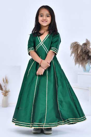 Bannhi By Priyanka Rathore_Green Taffeta Gota Patti Embellished Anarkali Set _Online_at_Aza_Fashions