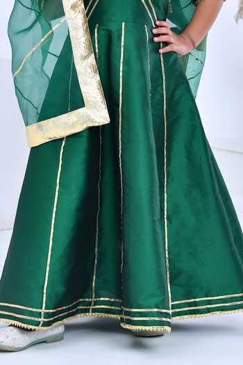 Buy_Bannhi By Priyanka Rathore_Green Taffeta Gota Patti Embellished Anarkali Set _Online_at_Aza_Fashions