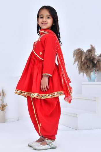 Bannhi By Priyanka Rathore_Red Chanderi, Lurex Gota Patti Embellished Kurta Dhoti Pant Set _at_Aza_Fashions