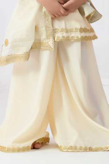 Bannhi By Priyanka Rathore_Ivory Crepe, Chiffon Gota Patti, Sequins Floral Embellished Kurta Set _Online_at_Aza_Fashions