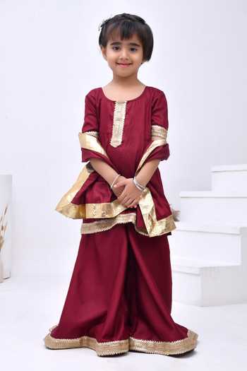 Bannhi By Priyanka Rathore_Maroon Taffeta Gota Patti Embellished Kurta Set _Online_at_Aza_Fashions