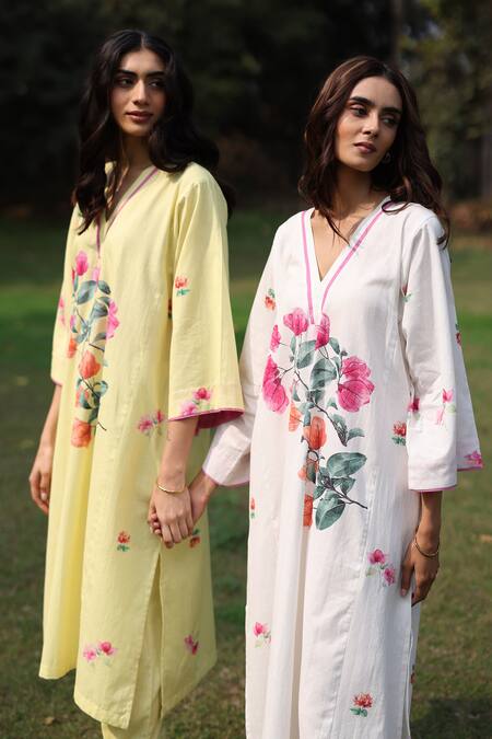Roza_Ivory Linen V-neck Printed Bougainvillea Kurta And Pant Set _Online_at_Aza_Fashions